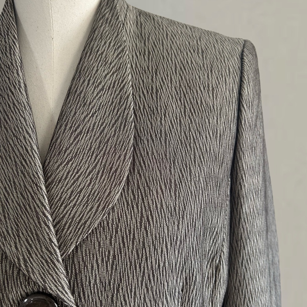 Gray Textured Blazer and Skirt Set - Picture 3 of 7